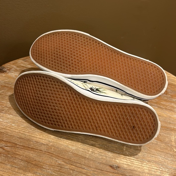 Vans. Pinapple Print.  Women’s 5 - Picture 13 of 15